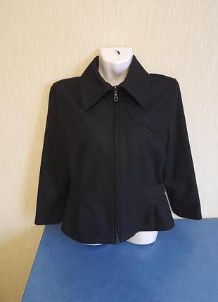 Жіноче пальто італійського виробника