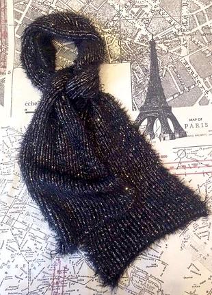 Дуже красивий  чорний пухнастий шарф, з паєтками.