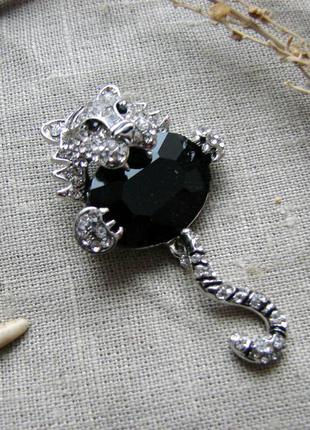 Брошка з тигром брошка у вигляді тигра з чорним каменем. колір срібло