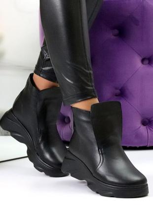 Кожаные женские чёрные ботинки челси на утолщённой подошве демисезонные4 фото