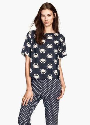 Класснючий топ блуза в крабики від h&m рр 12 наш 46