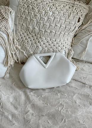 Стильная женская кожаная сумочка в стиле bottega white белая6 фото