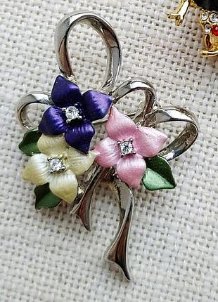 Вінтажна брошка квітка