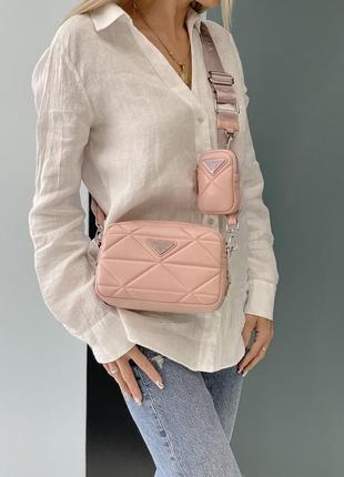 Красивая женская кожаная сумочка в стиле prada розовая