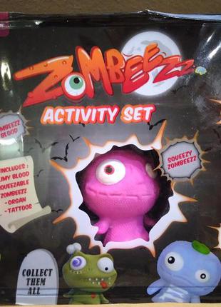 Крутой игровой набор zombeezz activity set фигурка 7 см и аксессуары