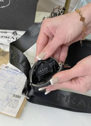 Трендовая женская кожаная сумочка в стиле prada re-edition чёрная10 фото