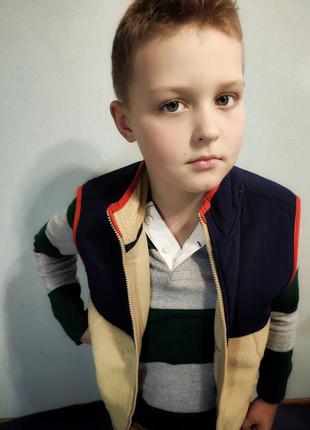 Теплая жилетка на мальчика 10-12 лет1 фото