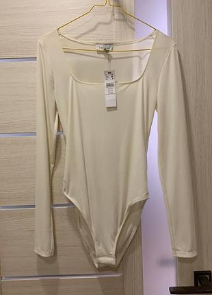 Боді з квадратним вирізом