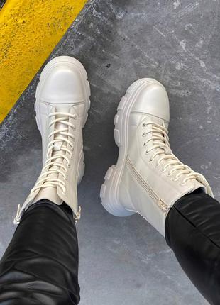 Женские шикарные утепленные ботиночки под бренд белые с замком жіночі білі утеплені стильні ботіночки3 фото