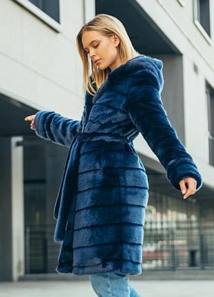 Шуба женская зимняя с поясом и капюшоном из искусственного меха - 084 цвет сапфир