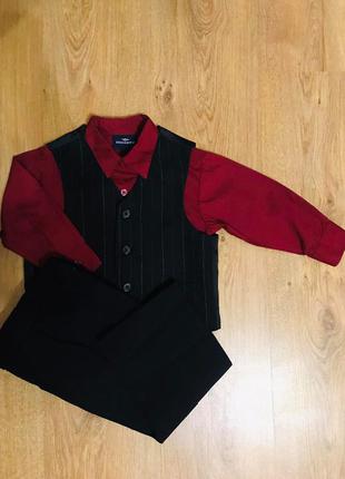 Костюм для мальчика в отличном состоянии на 3 года dockers