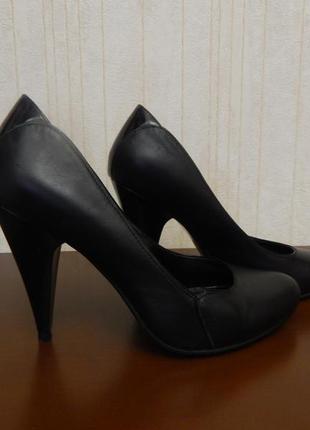Шикарные черные туфельки из натуральной кожи
