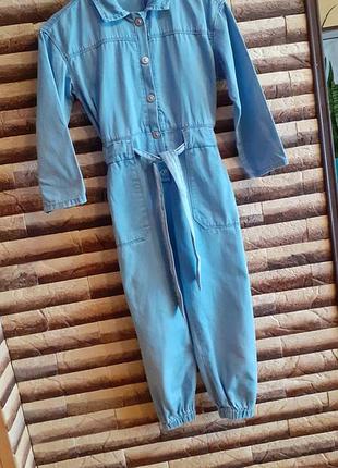 Джинсовий комбінезон.