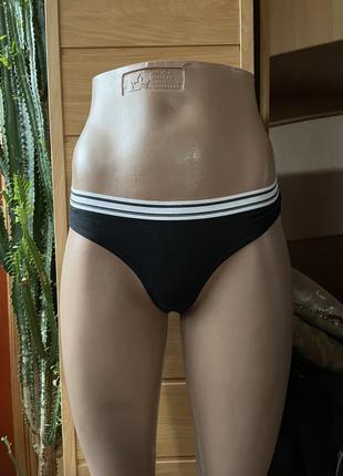 Чёрные женские стринги