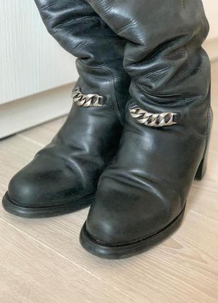 Кожаные черные теплые сапоги на каблуке cesarini2 фото