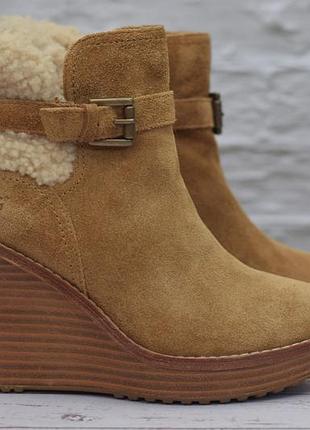 Жіночі замшеві черевики, чобітки на танкетці ugg australia, 36 розмір. оригінал