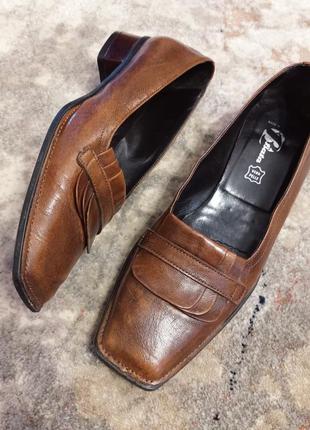 Туфлі шкіряні ручної роботи квадратний носик bata 38 ,розмір