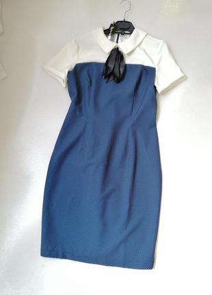 Сукню сукня комбінованого забарвлення в дрібний горох з класичним комірцем та атласним бантиком застібається ззаду на змійку розмір на бирці вказаний