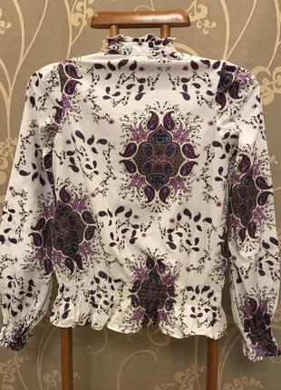 Очень красивая и стильная брендовая блузка в узорах..100% коттон.2 фото