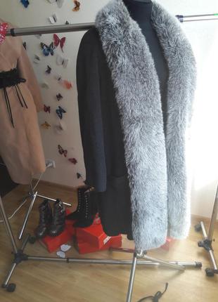 Пальто с мехом от английского бренда alexon