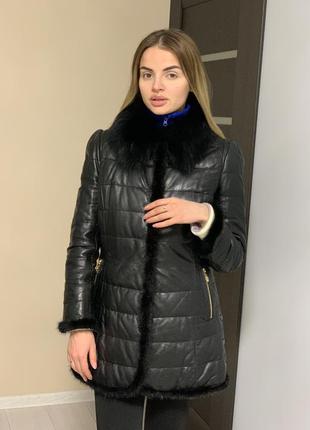 Шкіряна куртка з коміром з песця