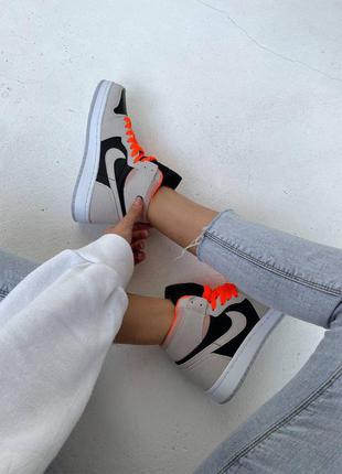 Nike air jordan 1 retro "beige / black / orange" жіночі кросівки найк аїр джордан4 фото