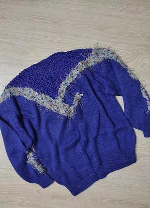 Объемный вязанный свитер синий в вышивкой и бахромой и ажурной вязкой