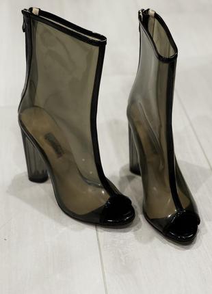 Прозорі чорні ботильйони