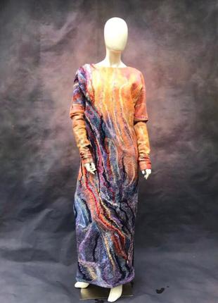 Сукні з тонкої вовни декороване натуральним шовком