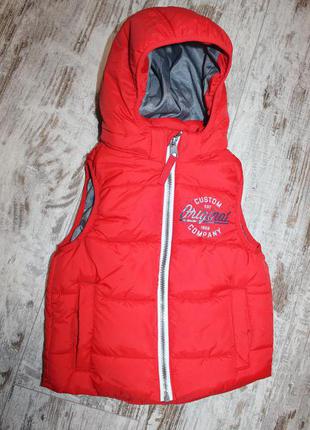 Жилетка безрукавка червона на 3-4 роки h&m