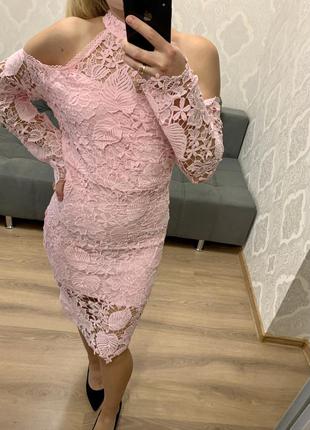 Невероятное кружевное платье