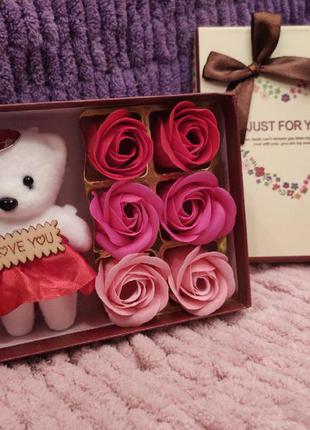 Подарочный набор мыла в форме роз с мишкой, мыло ручной работы3 фото