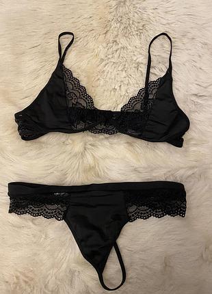 Бюстгальтер і стрінги