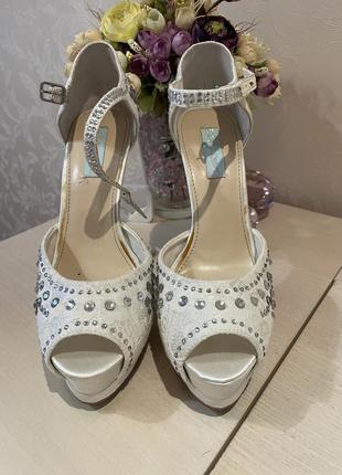 Свадебные туфли betsey johnson2 фото