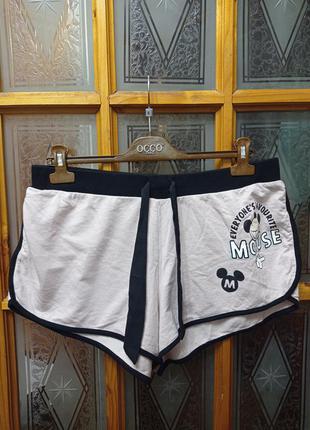 Шорти.