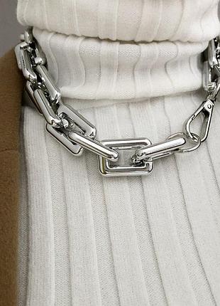 Масивна ланцюжок з великими ланками на шию срібного кольору