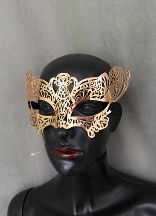 Нова маскарадна маска
