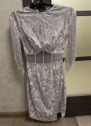 Крутое платье prettylittlething