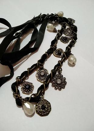 Колье, ожерелье, цепочка с подвесками из бусин и шармов5 фото