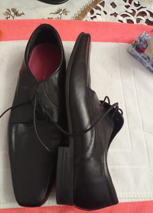 Туфлі шкіряні.