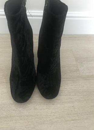 Велюровые ботильоны h&m