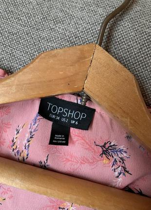 Платье назапах topshop в цветочный принт розовое с рюшами летнее короткое пляжное для отдыха на море6 фото