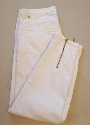 Білі вкорочені завужені брюки h&m9 фото