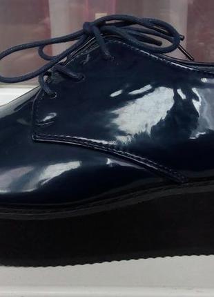 Стильні нові черевики на платформі ichi.