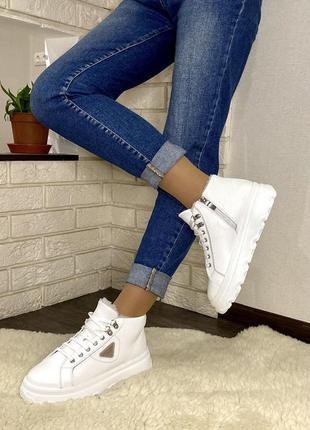 Белые кожаные тёплые ботинки3 фото