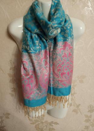 Класний барвистий шарфик