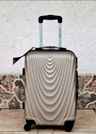 Яркая,новая дорожная сумка/чемодан2 фото