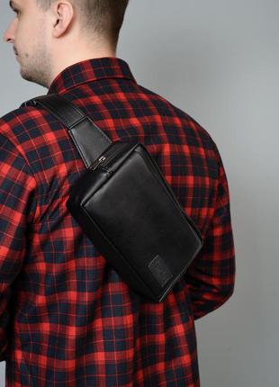 Черная сумка мужская стильная, комфортная и практичная подойдет под любой образ3 фото