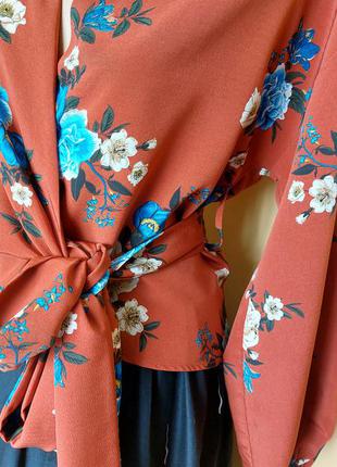 Шикарная блуза на запах ,цветочный принт2 фото