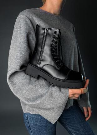 Натуральные женские ботинки на тракторной подошве